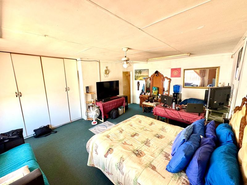 Warm Family Home with Granny Flat, Lush Gardens and Versatile Living Spaces - Photo 5