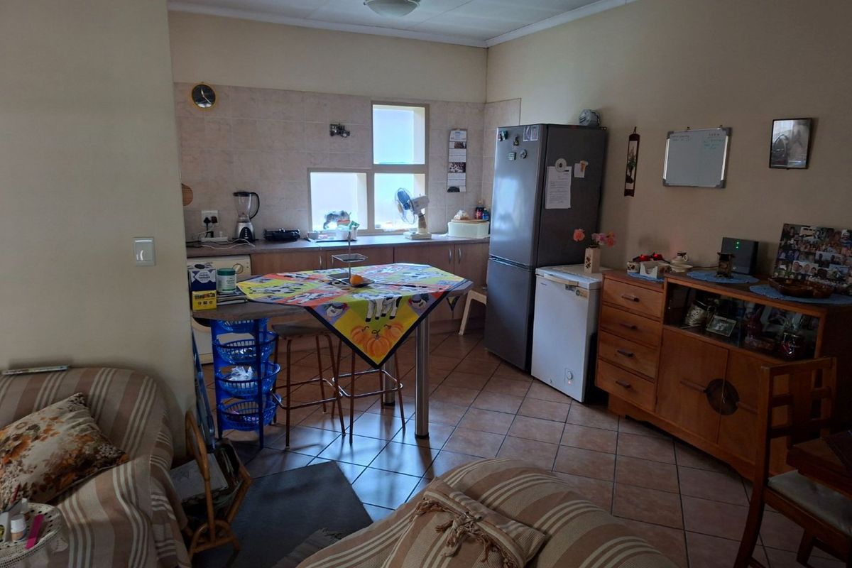 Spacious Townhouse in a Peaceful Retirement Village - Photo 3