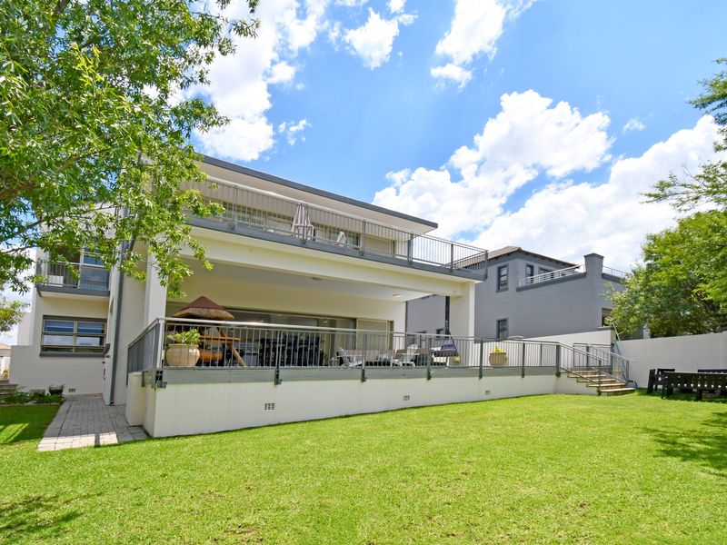 Elegant Coastal-Inspired Living on the Premium Gary Player Golf Estate - Photo 3