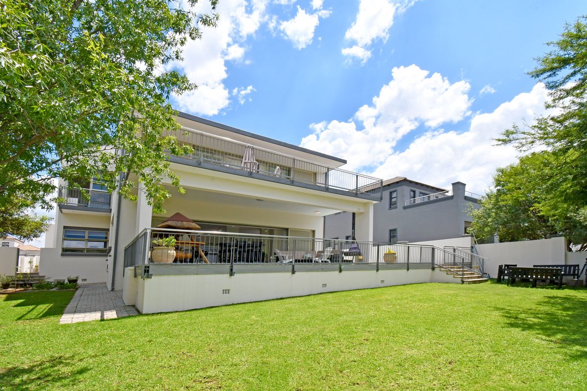 Elegant Coastal-Inspired Living on the Premium Gary Player Golf Estate - Photo 3