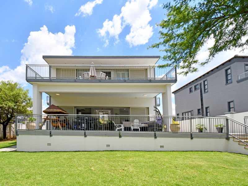 Elegant Coastal-Inspired Living on the Premium Gary Player Golf Estate - Photo 4