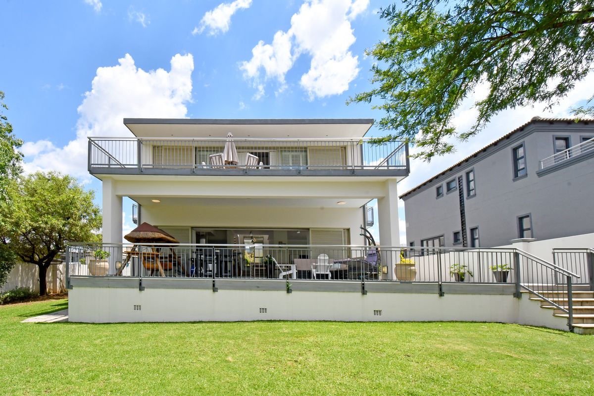 Elegant Coastal-Inspired Living on the Premium Gary Player Golf Estate - Photo 4