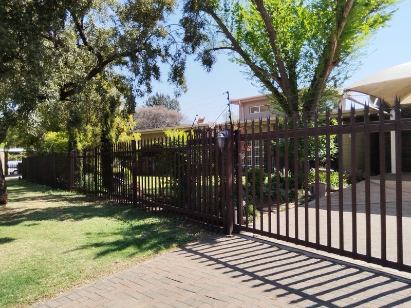 Charming Family Home for Sale in Vanderbijlpark SE 2 - Photo 3