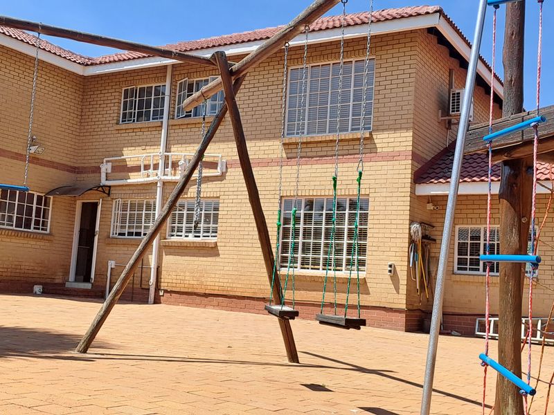 Looking for modern comfort living ssecurely - Photo 4