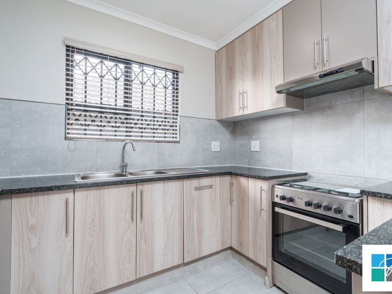 Modern Freestanding Unit with Energy-Saving Extras - Photo 10