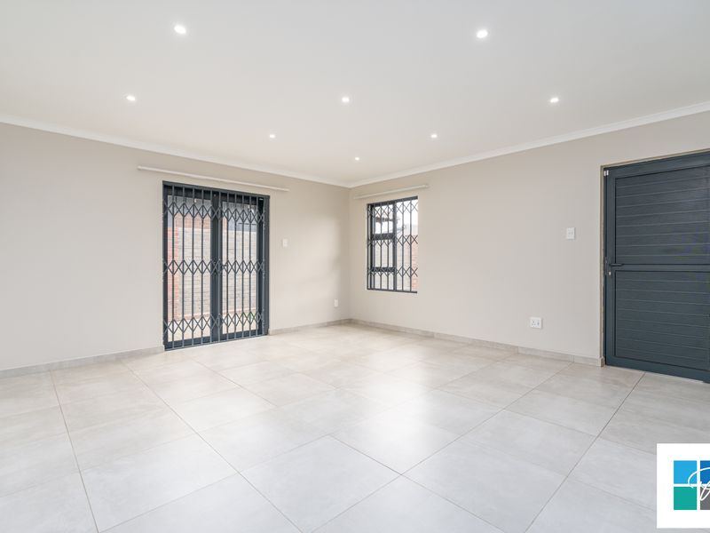 Modern Freestanding Unit with Energy-Saving Extras - Photo 9