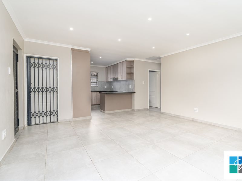 Modern Freestanding Unit with Energy-Saving Extras - Photo 8