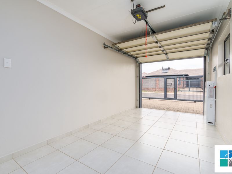 Modern Freestanding Unit with Energy-Saving Extras - Photo 6