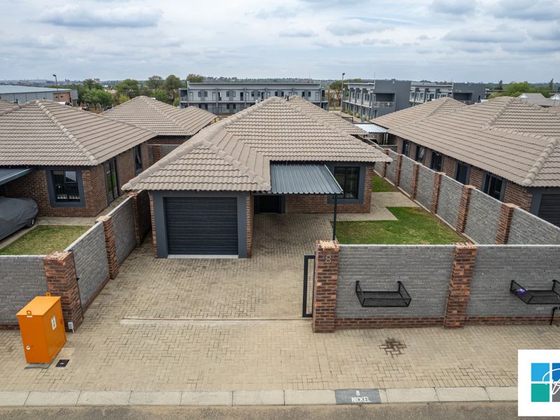 Modern Freestanding Unit with Energy-Saving Extras - Photo 2