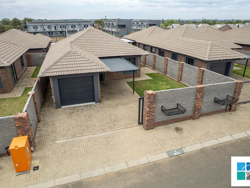 Modern Freestanding Unit with Energy-Saving Extras - Photo 3