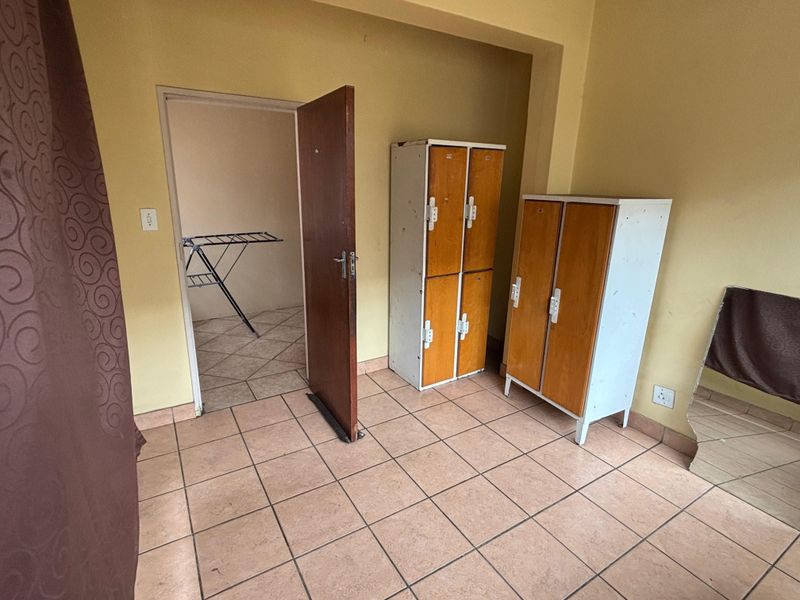 Neat, Spacious, A Steal for This Unit, plus Prime Location - Photo 8