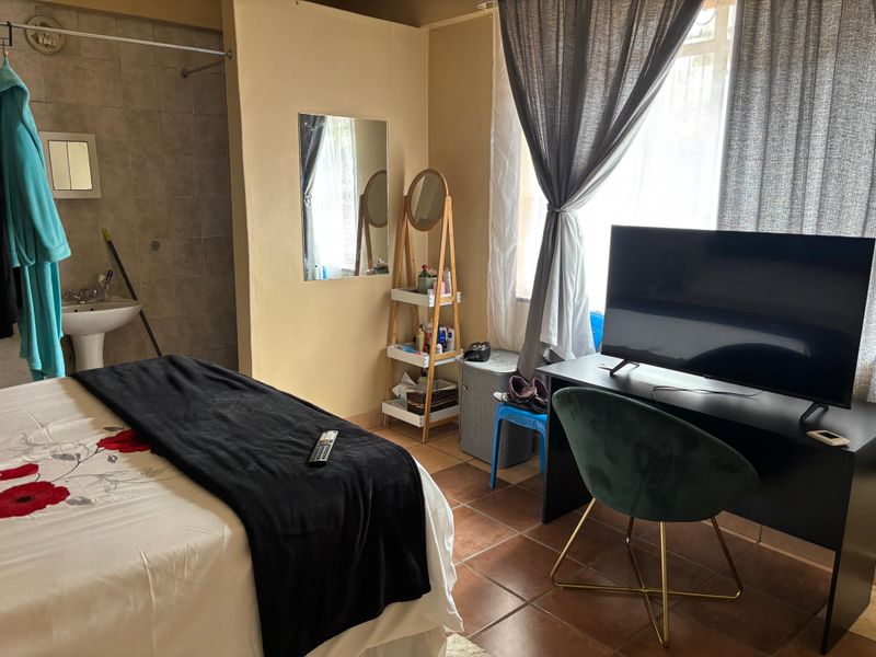 Neat, Spacious, A Steal for This Unit, plus Prime Location - Photo 6