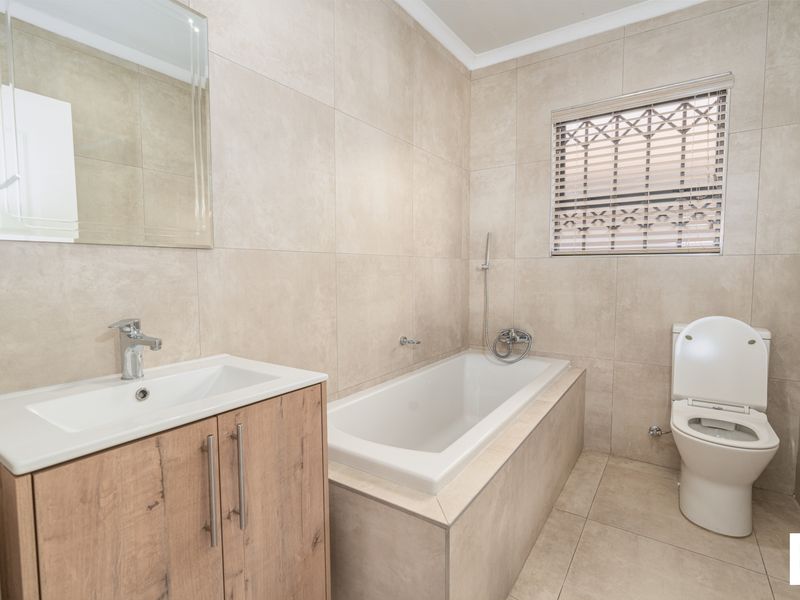 Secure, Pet-Friendly Home with Private Garden - Photo 4