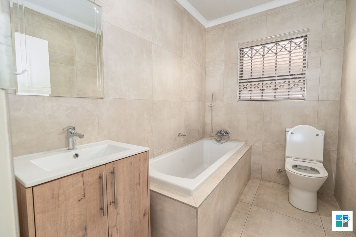 Secure, Pet-Friendly Home with Private Garden - Photo 4