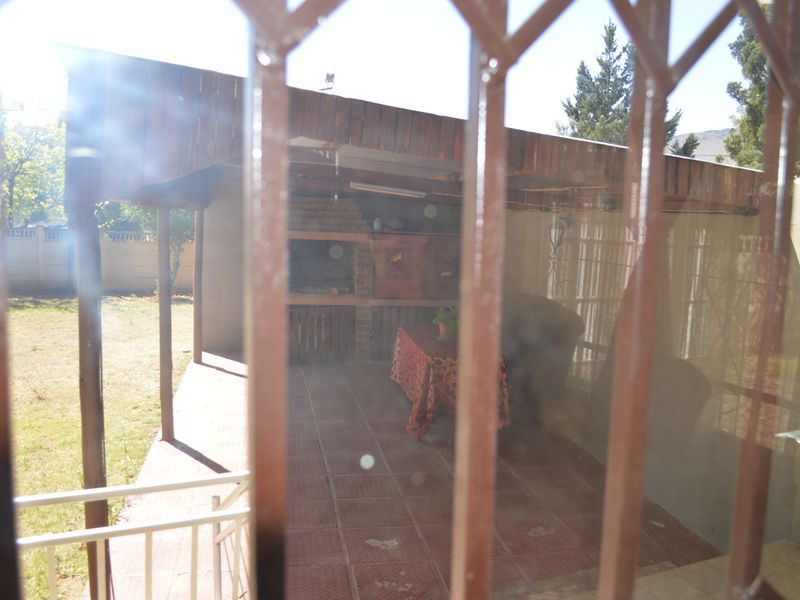 Sunny side of town (Komani Park) - Photo 4