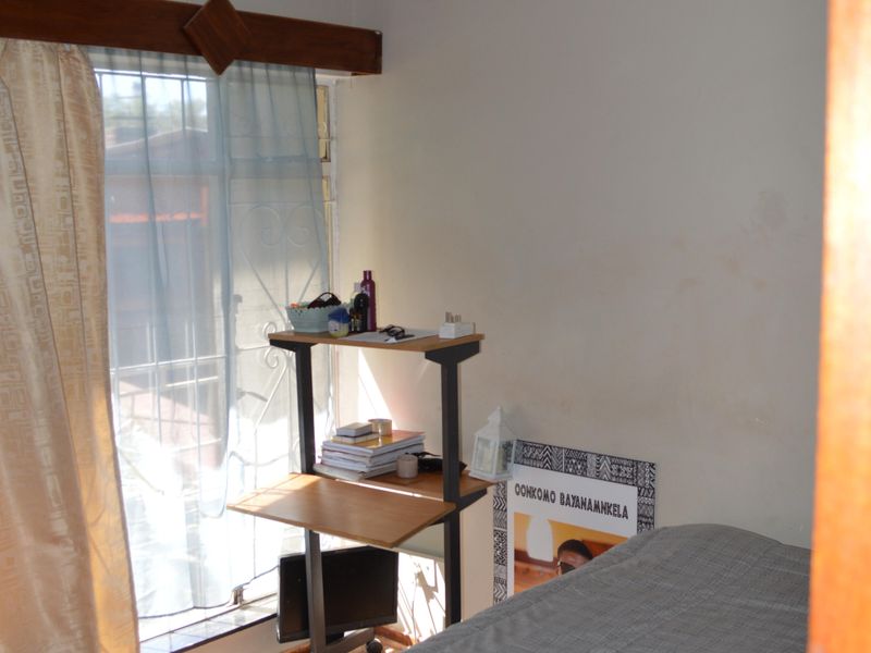 Sunny side of town (Komani Park) - Photo 9