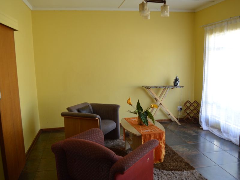 Sunny side of town (Komani Park) - Photo 8