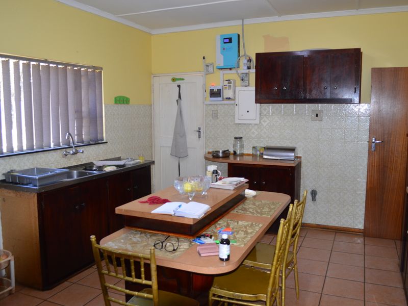 Sunny side of town (Komani Park) - Photo 6