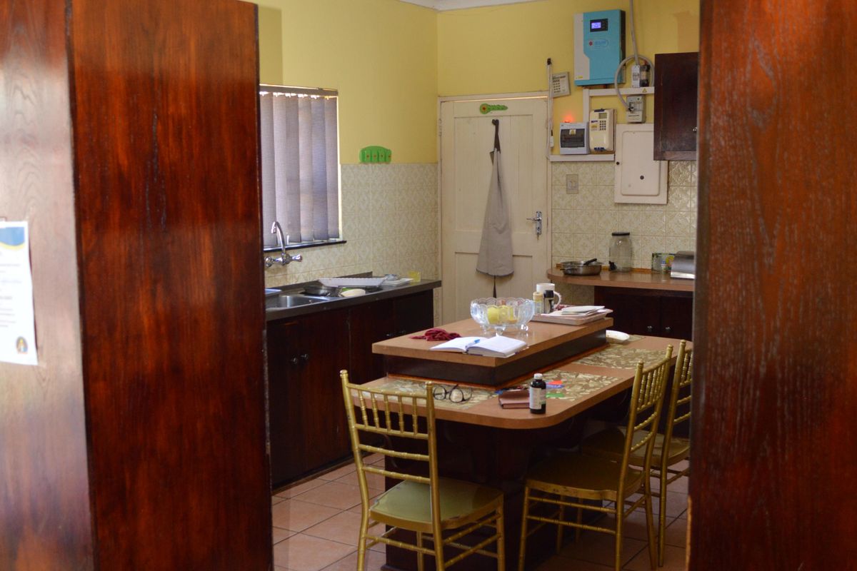 Sunny side of town (Komani Park) - Photo 5