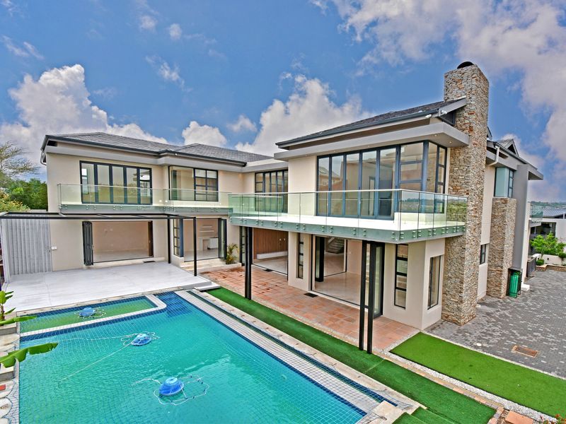 Magnificent 7 Ensuite Bedroom Mansion with Breathtaking Views – Waterfall Estate - Photo 2