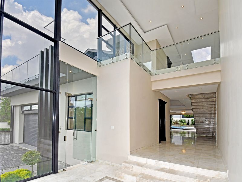 Magnificent 7 Ensuite Bedroom Mansion with Breathtaking Views – Waterfall Estate - Photo 4