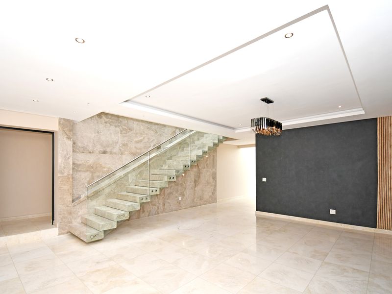 Magnificent 7 Ensuite Bedroom Mansion with Breathtaking Views – Waterfall Estate - Photo 8