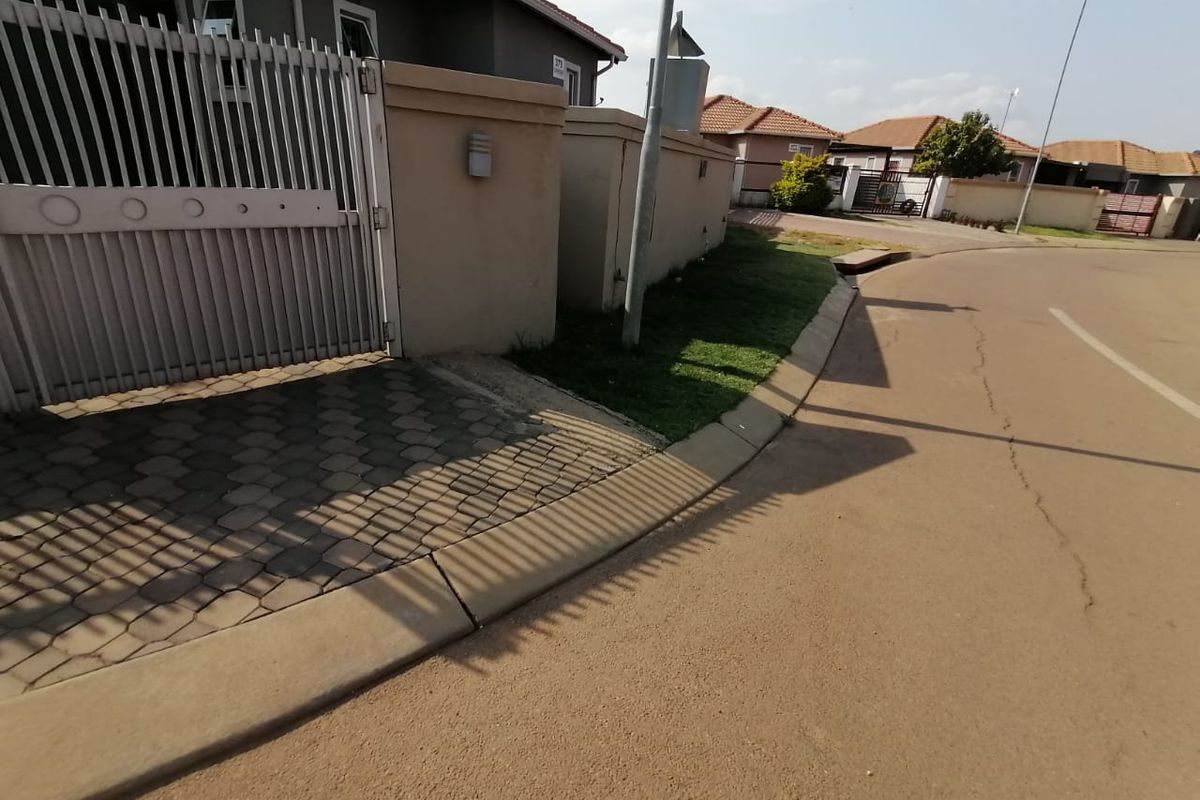 Discover a beautiful  House in Lotus ,Pretoria west - Photo 2