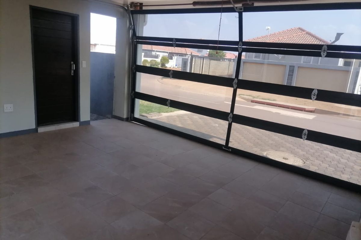 Discover a beautiful  House in Lotus ,Pretoria west - Photo 3