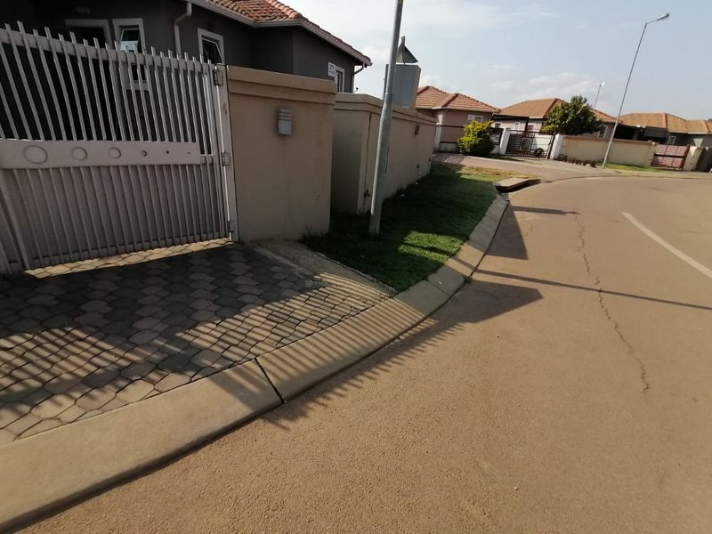 Discover a beautiful  House in Lotus ,Pretoria west - Photo 2