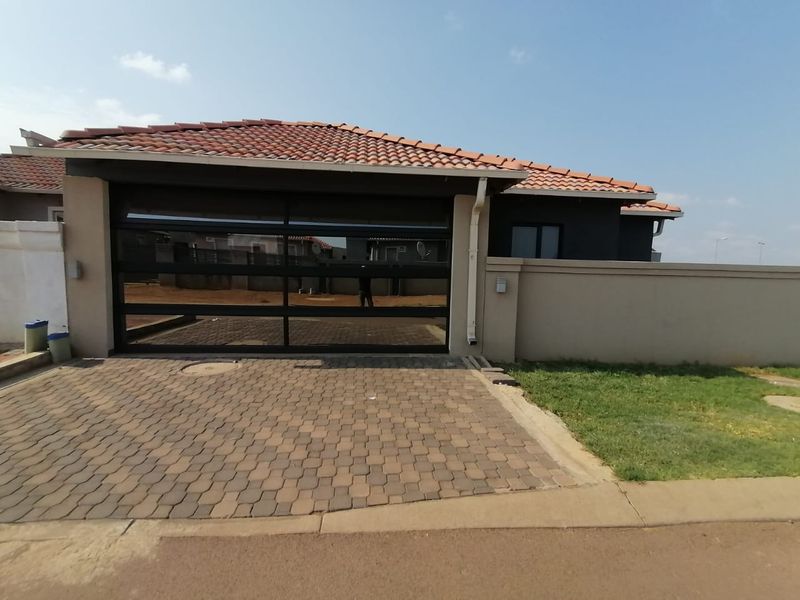 Discover a beautiful  House in Lotus ,Pretoria west - Photo 1