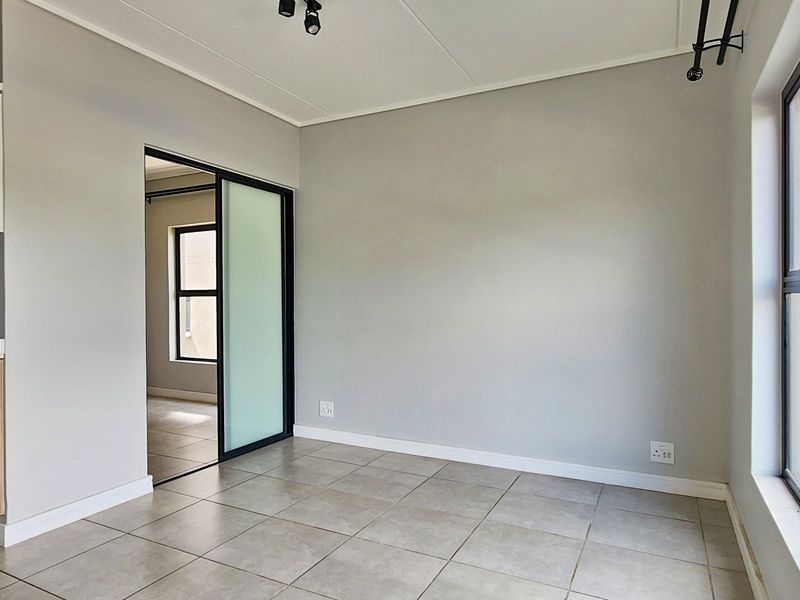 HERE IS YOUR OWN REALLY DIVINE 1 BEDROOM APARTMENT!! - Photo 10