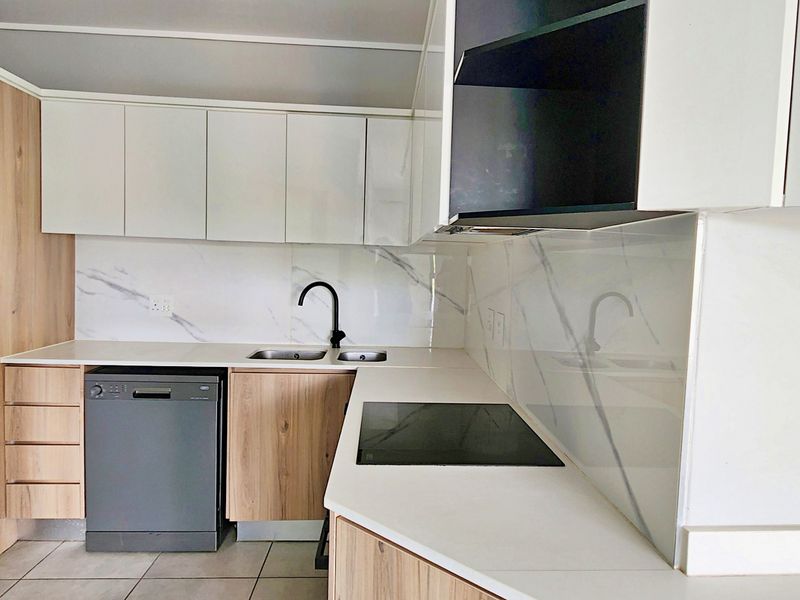 HERE IS YOUR OWN REALLY DIVINE 1 BEDROOM APARTMENT!! - Photo 3