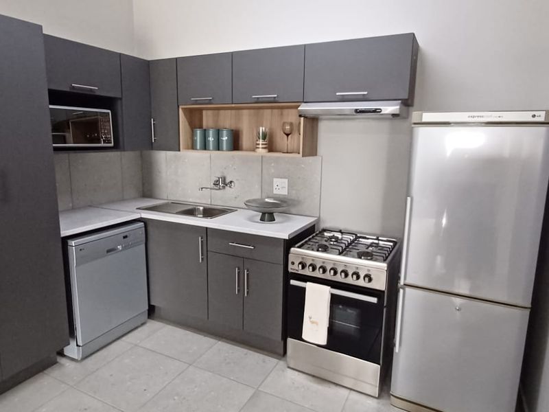 Brand-New, Ultra-Modern 2-Bedroom Unit – Terra Nova - Photo 3