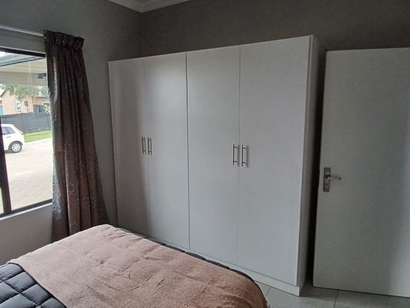 Brand-New, Ultra-Modern 2-Bedroom Unit – Terra Nova - Photo 7