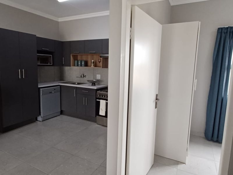 Brand-New, Ultra-Modern 2-Bedroom Unit – Terra Nova - Photo 8