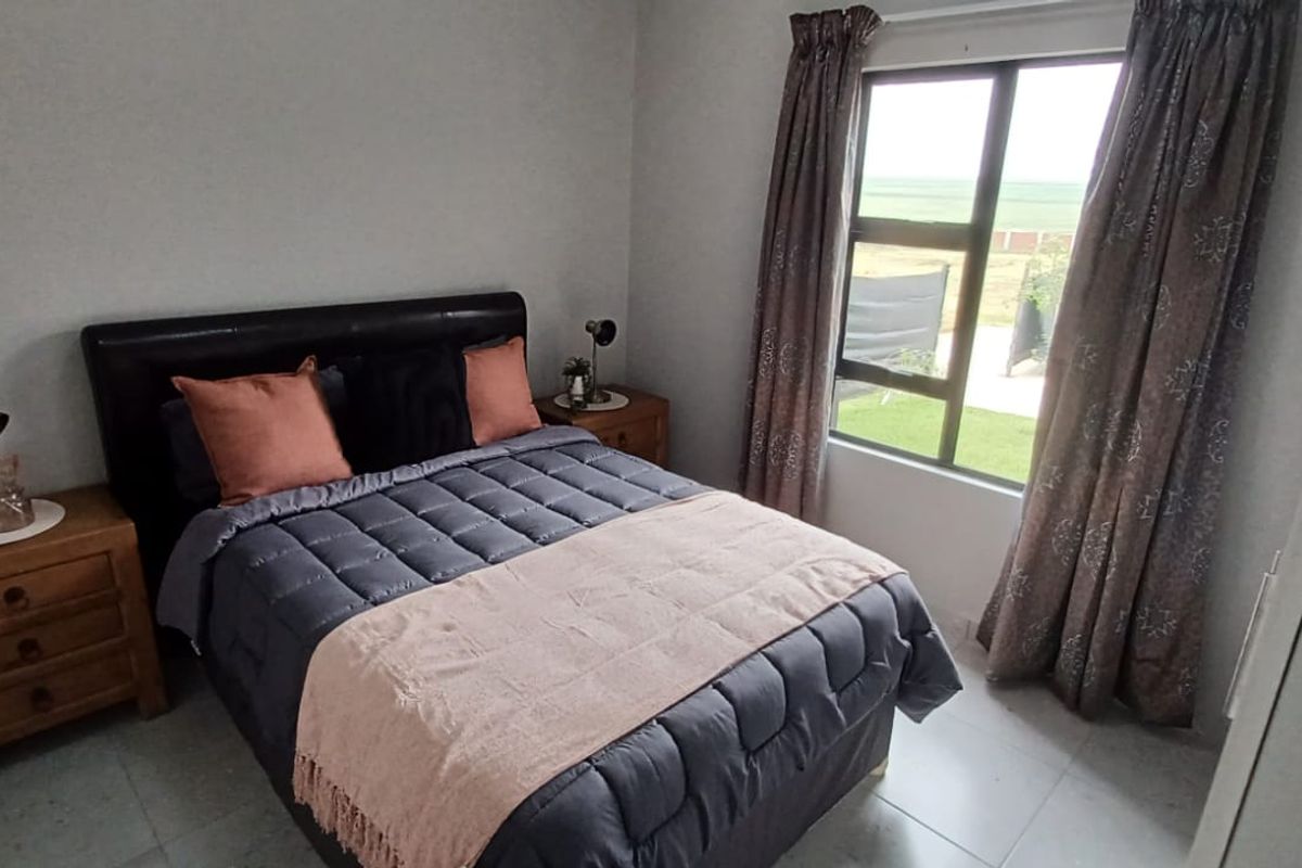 Brand-New, Ultra-Modern 2-Bedroom Unit – Terra Nova - Photo 5