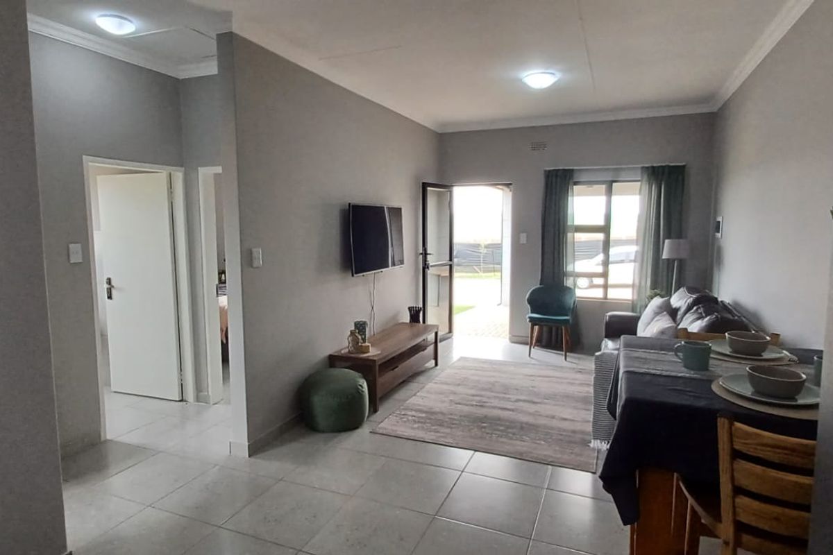 Brand-New, Ultra-Modern 2-Bedroom Unit – Terra Nova - Photo 2