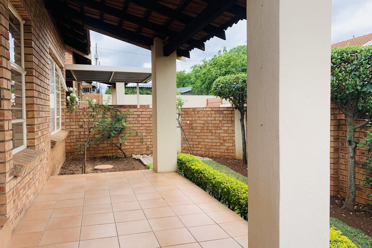 Cozy and spacious townhouse in Kanonkop! - Photo 5