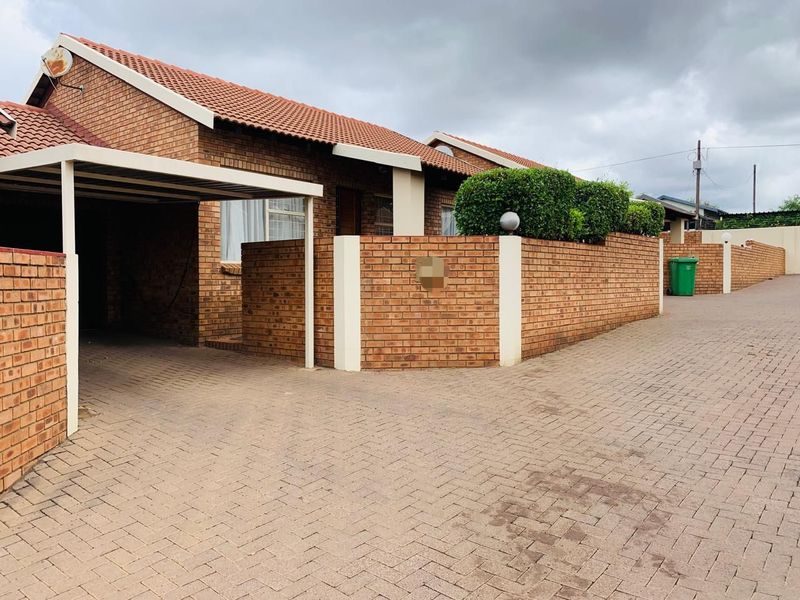 Cozy and spacious townhouse in Kanonkop! - Photo 2