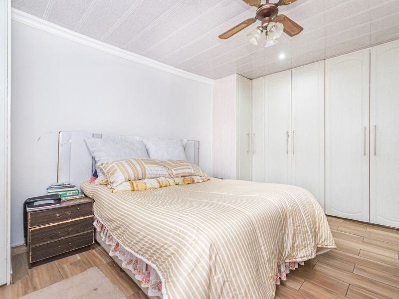 3 Bedroom House For Sale In Dobsonville Gardens! - Photo 6