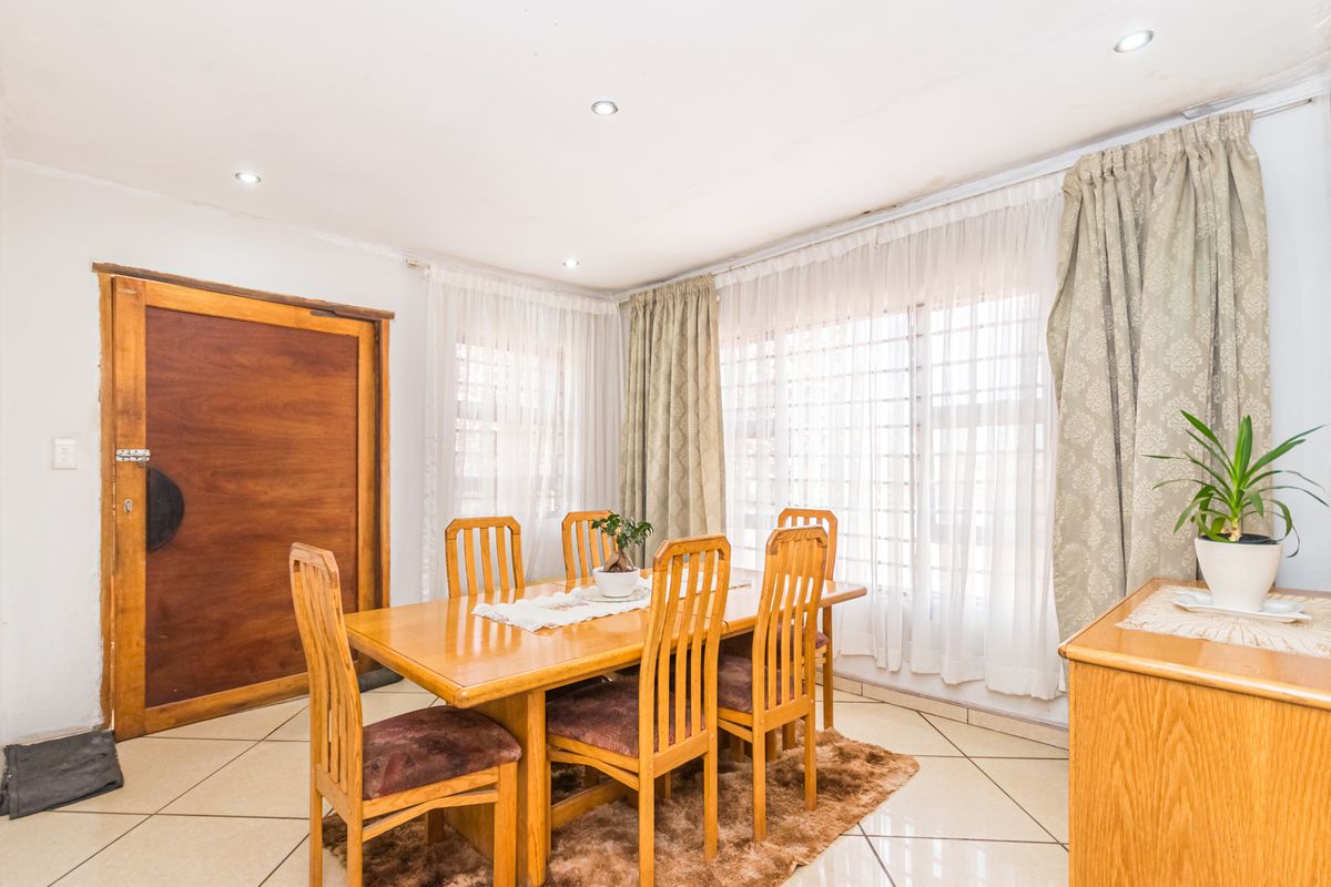 3 Bedroom House For Sale In Dobsonville Gardens! - Photo 4