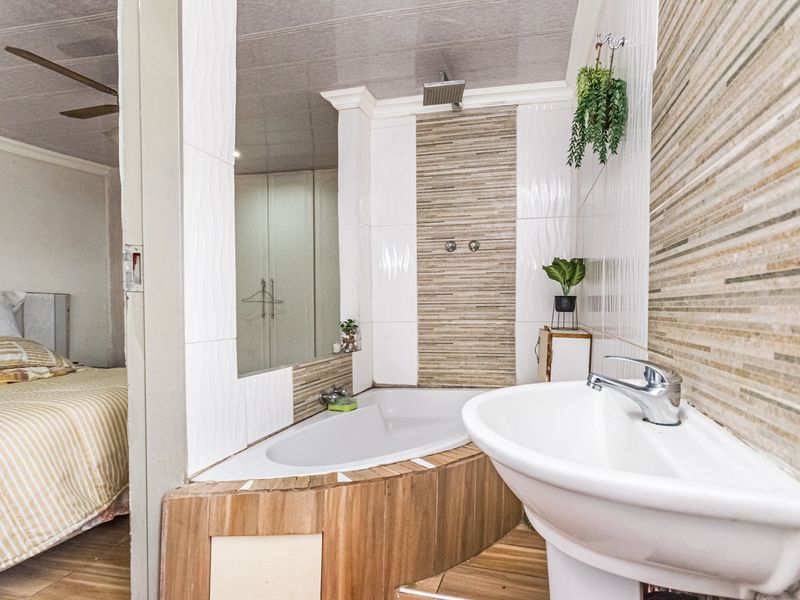 3 Bedroom House For Sale In Dobsonville Gardens! - Photo 7