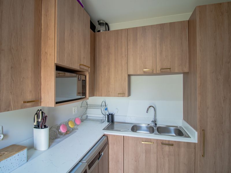 Modern 5 Bedroom Home for Sale - Photo 5