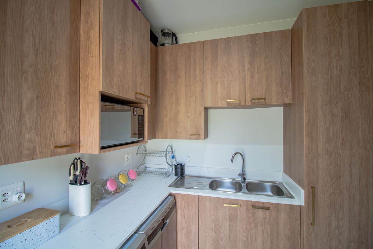 Modern 5 Bedroom Home for Sale - Photo 5