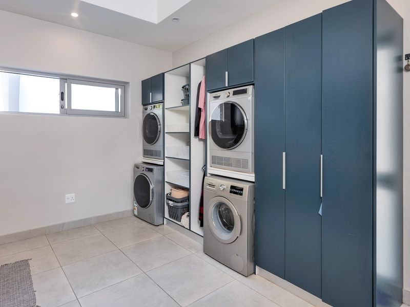 Exceptional Coastal Residence -Multi-Generational Luxury Living - Photo 10