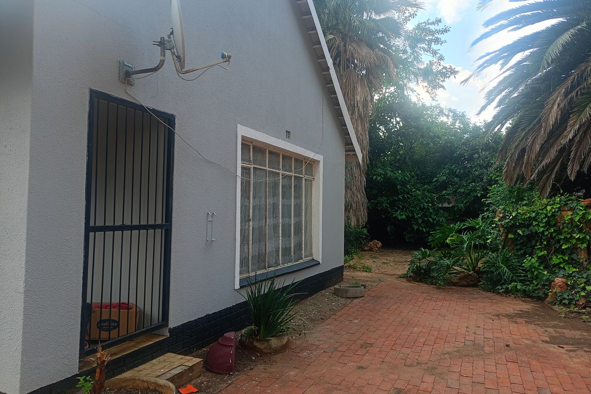 Renovation in progress -The perfect family home for your start up family - Photo 2