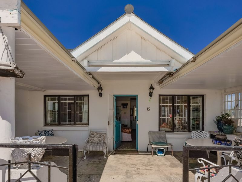 Charming Home with Multiple Living Options - Photo 8