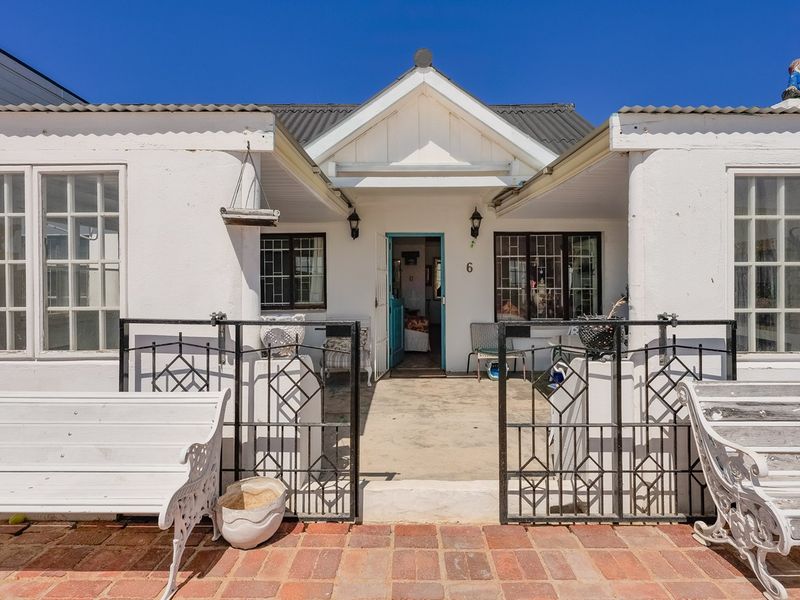 Charming Home with Multiple Living Options - Photo 7