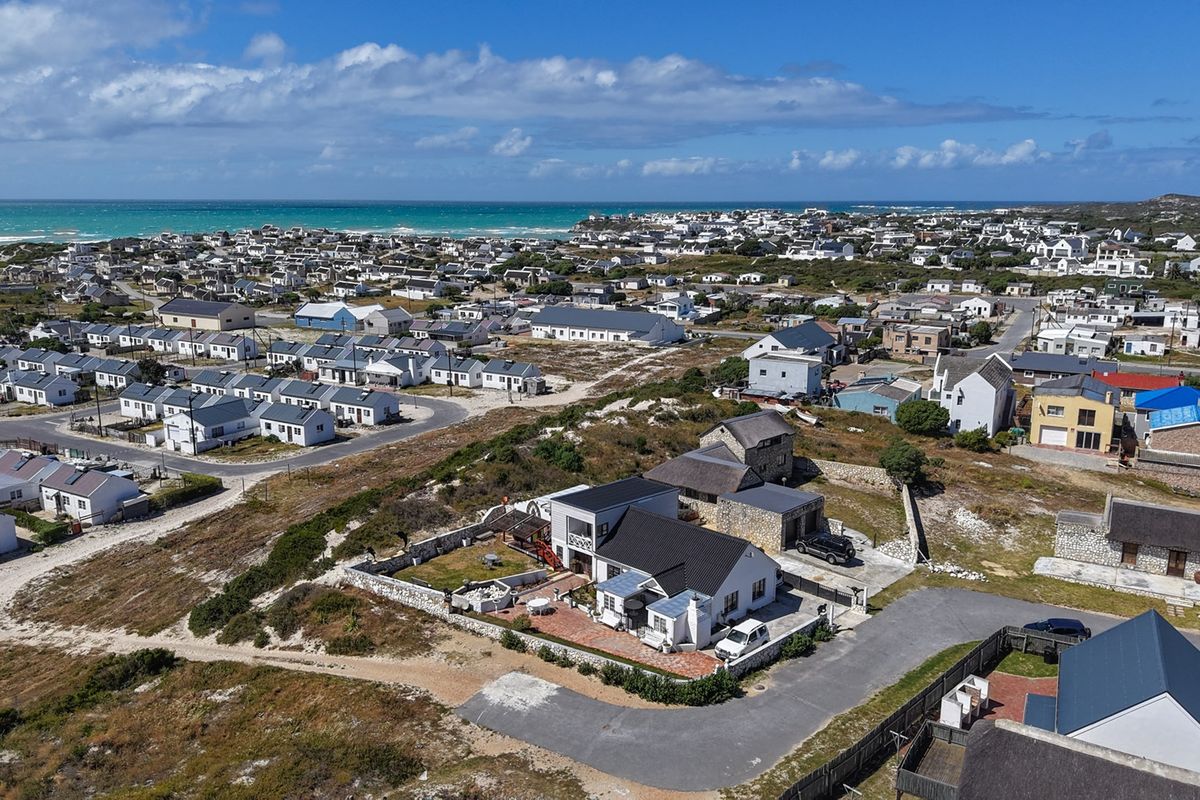 Charming Home with Multiple Living Options - Photo 2