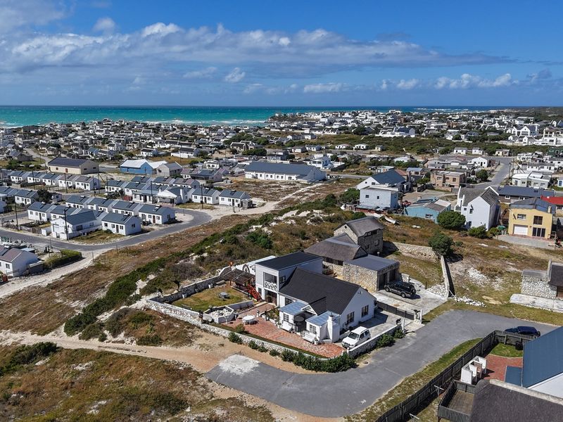 Charming Home with Multiple Living Options - Photo 2